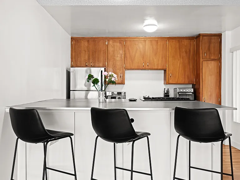 801 E 1st St #1 — Photo 8