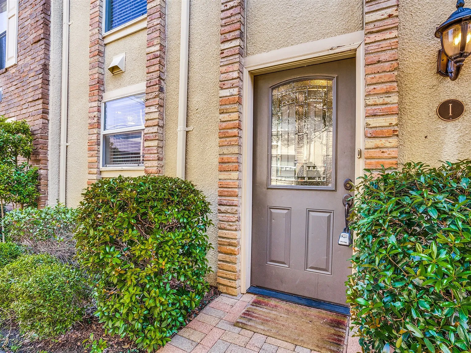 2 bed, 1.5 bath, 952 sqft, $2,150 — Photo 2