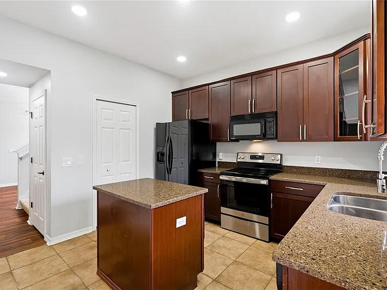 6364 Lake Smith Cir — Photo 15