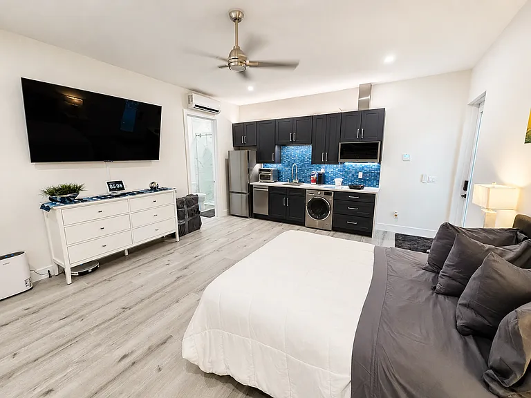 2500 Sunset Ln #1 — Photo 3