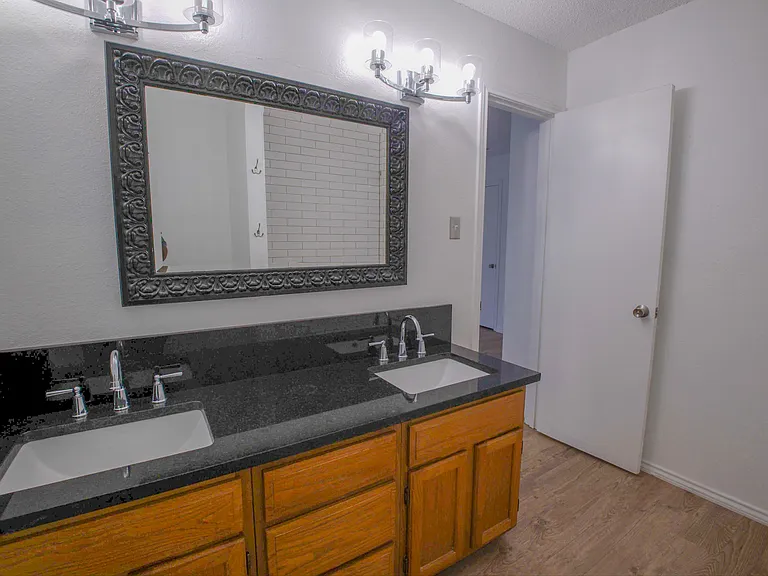 3634 Dexter Ave — Photo 6