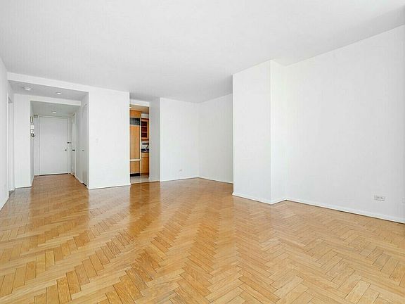 3rd image of 160 W 66th St APT 37J