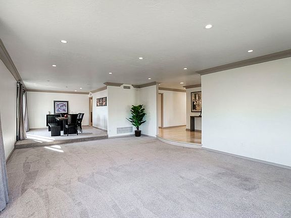 5th image of 4415 E Sunset Dr