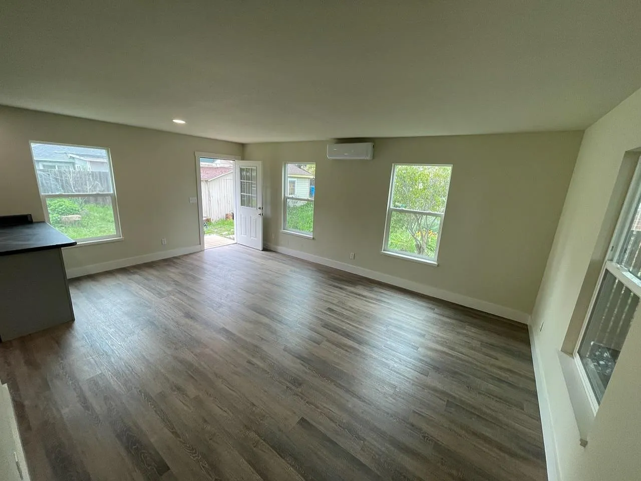 Studio, 400 sqft, $1,995 — Photo 3