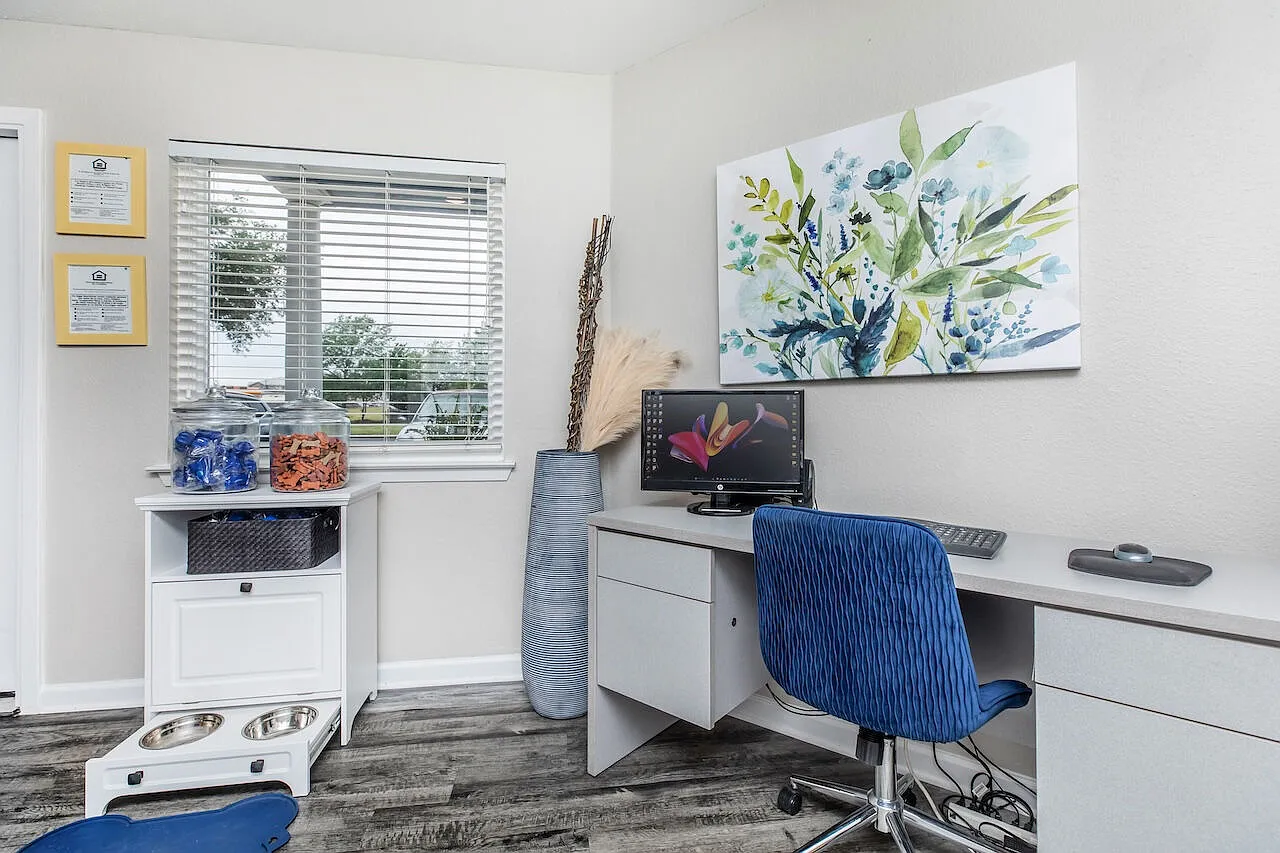 Shadow Creek Apartments — Photo 2