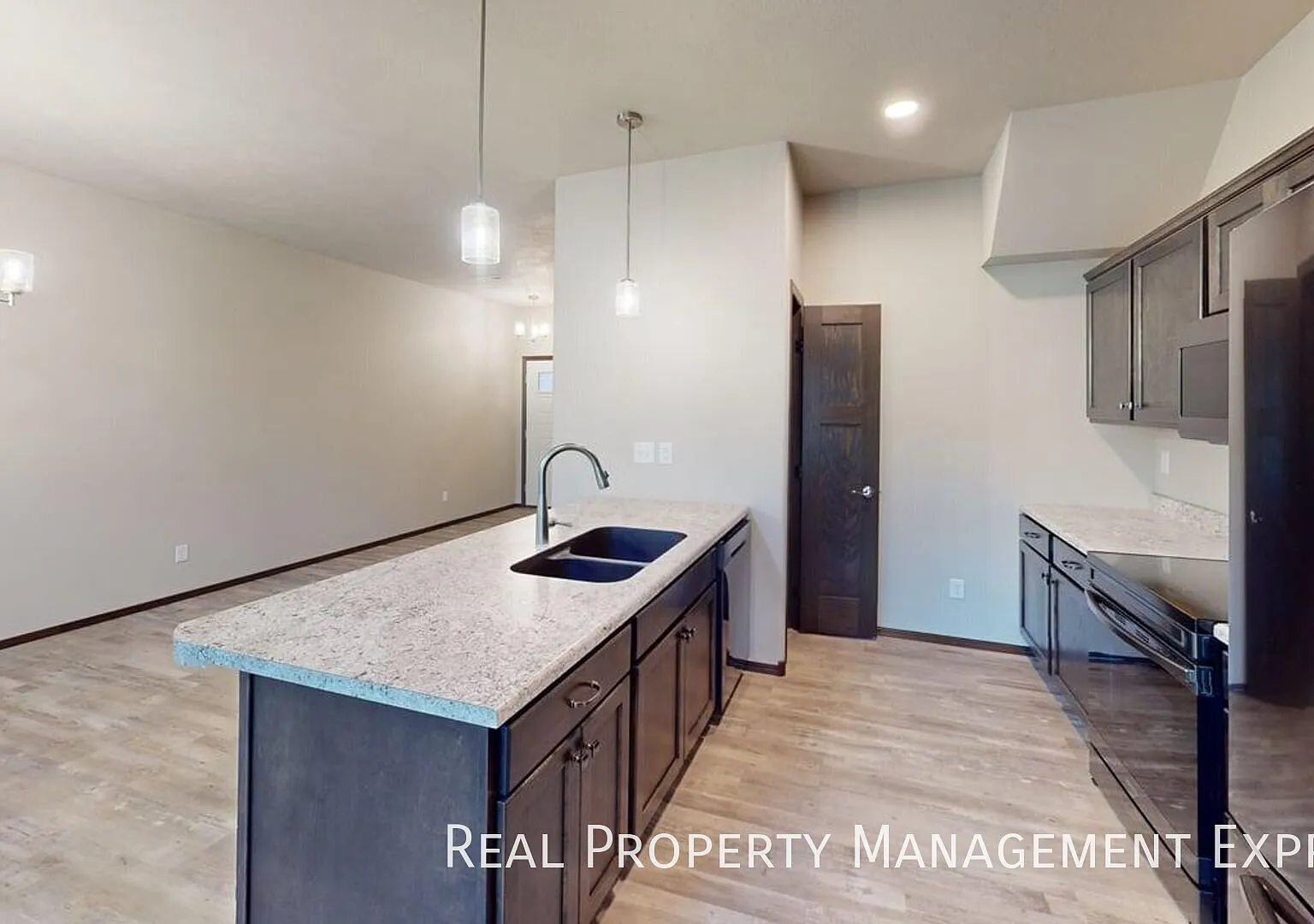 3 bed, 2.0 bath, 1689 sqft, $2,000 — Photo 1