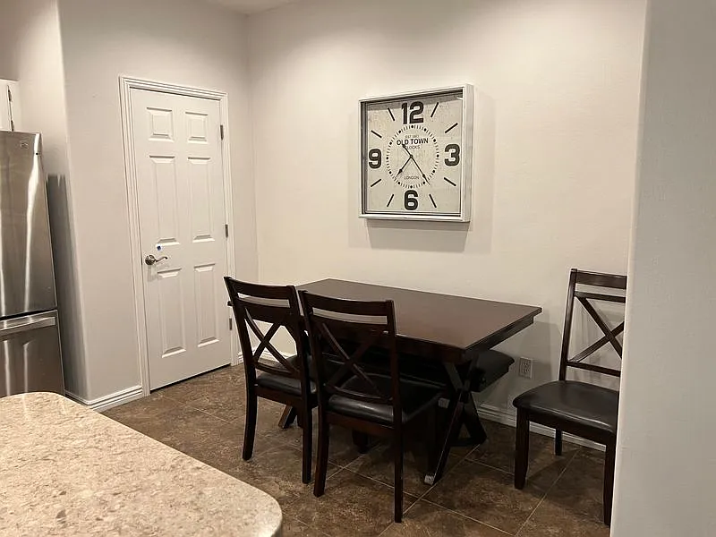 3 bed, 1224 sqft, $569 — Photo 2