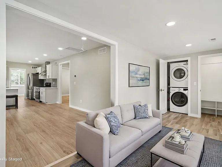 319 Dunham St — Photo 14