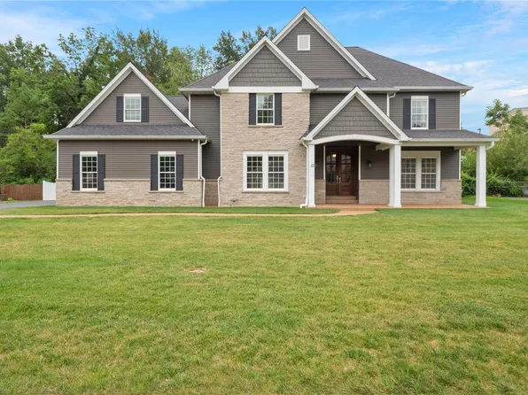 12 Bon Price Ln, Saint Louis, MO 63132