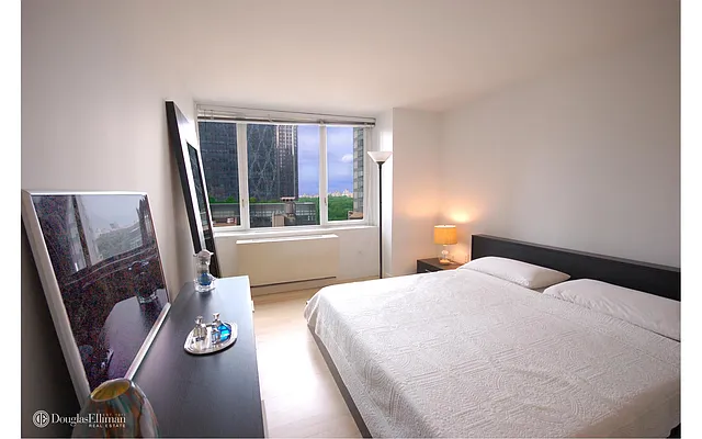 Rented by Douglas Elliman | media 16