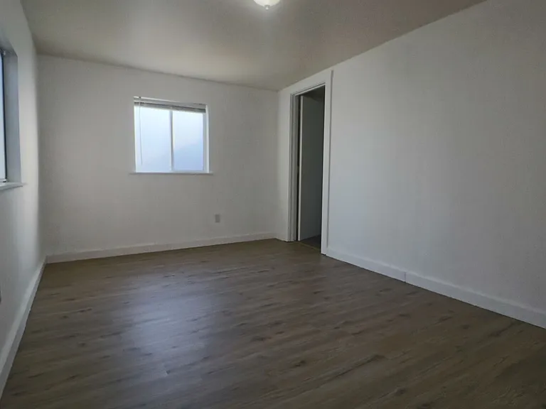 2344 Trenton Ave NE #1/2 — Photo 10