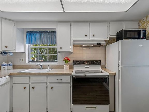 5th image of 200 Glennes Ln APT 112
