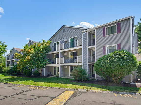 3rd image of 120 Fisherville Road #164