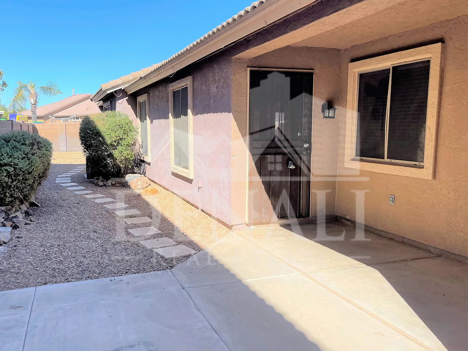3 bed, 2.0 bath, 1298 sqft, $1,995 — Photo 2
