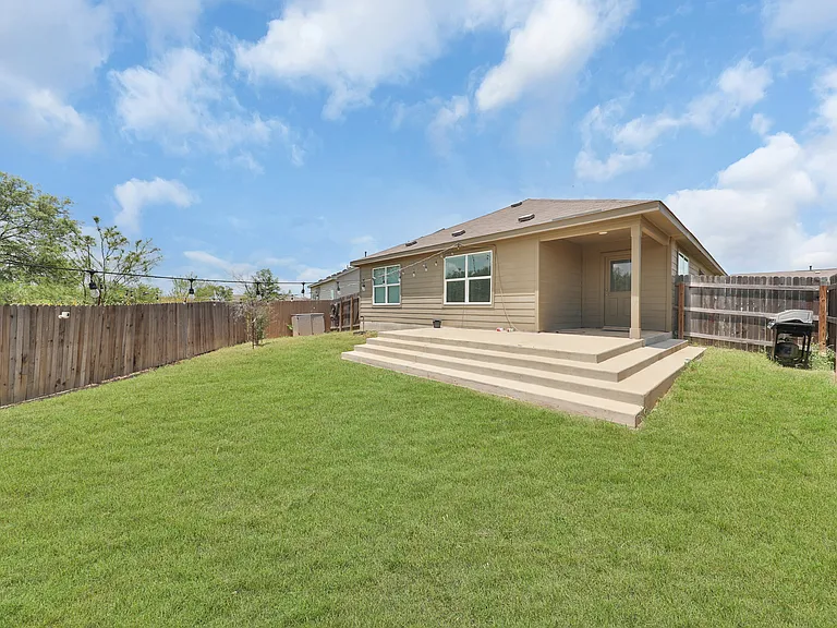 606 Bean Bnd — Photo 30