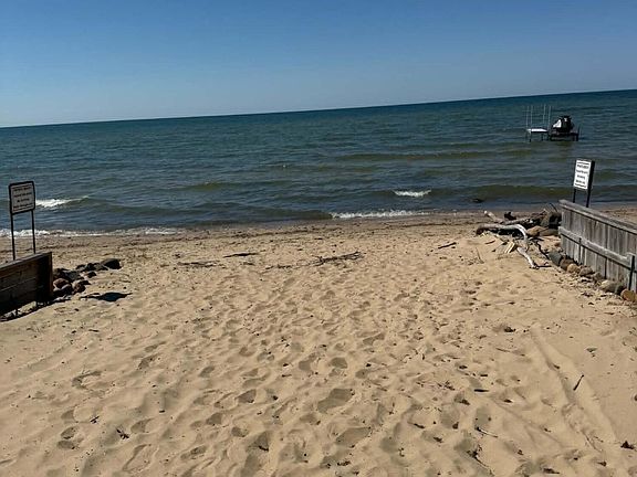 4th image of 3137 Shore Dr