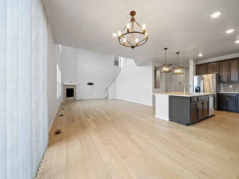 470 Hyde Park Cir — Photo 7