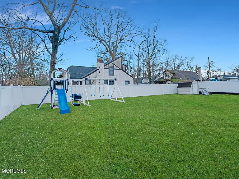 450 Wells Ave — Photo 34