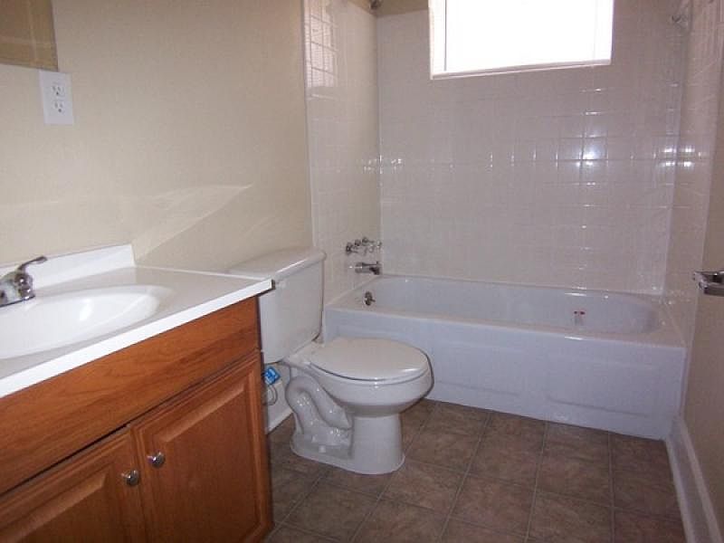 2nd image of 3070 Collier St