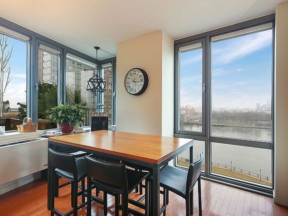 4th image of 455 Main St APT 10M