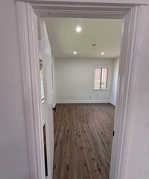 410 Fischer St — Photo 17