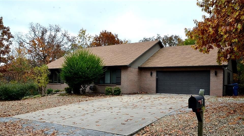 1st image of 4 Sidlaw Hills Dr
