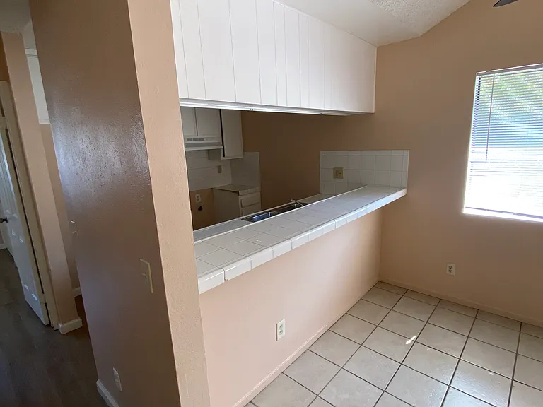 2475 Cedar Ave #R — Photo 3