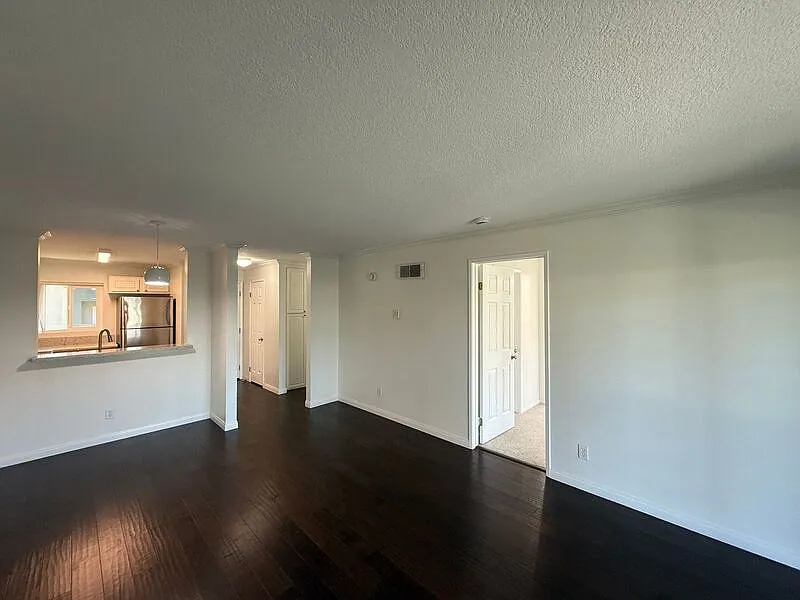 2 bed, 2.0 bath, 934 sqft, $3,150 — Photo 2