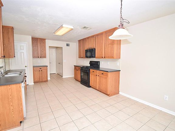 5th image of 3808 Parry Fields Ct