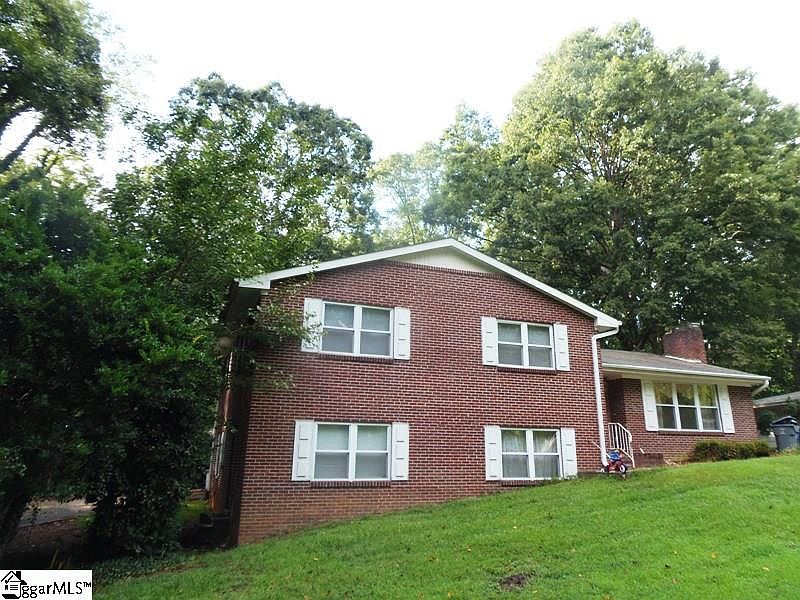 1st image of 204 Lakewood Dr