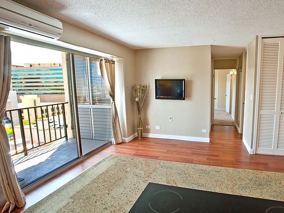3rd image of 818 S King St APT 1001