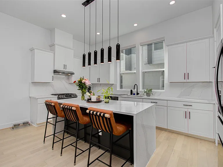 3032 Lamar St — Photo 16