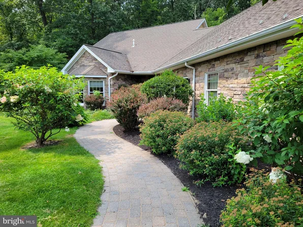 371 Kintner Rd, Kintnersville, PA 18930