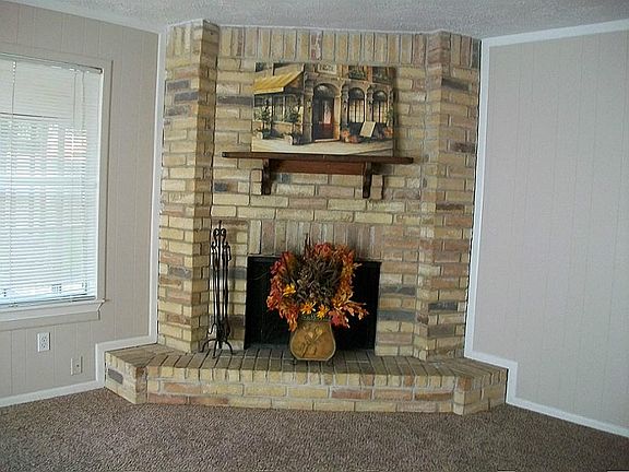 3rd image of 4906 Creekview Dr