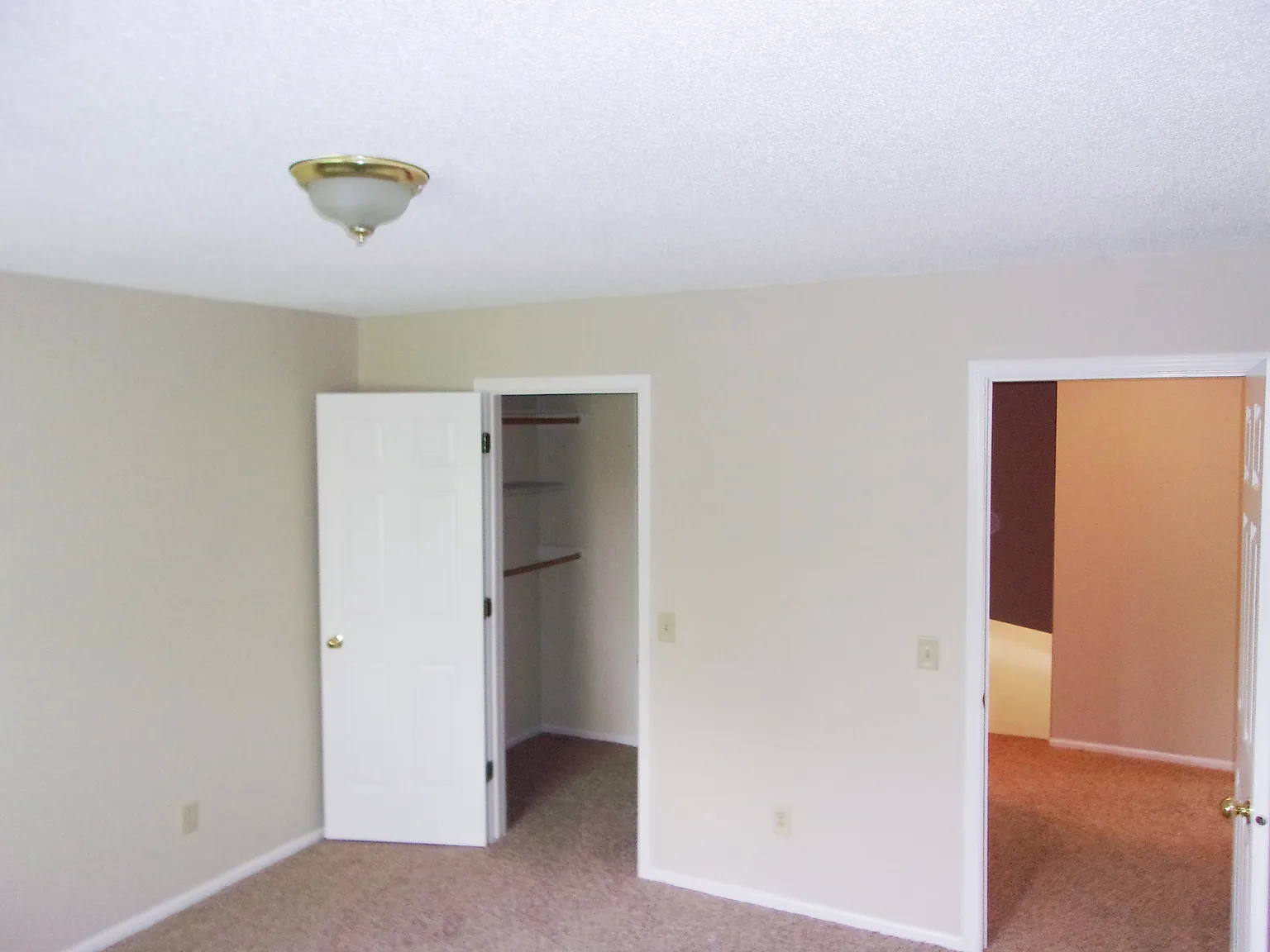 4 bed, 1350 sqft, $1,950 — Photo 3