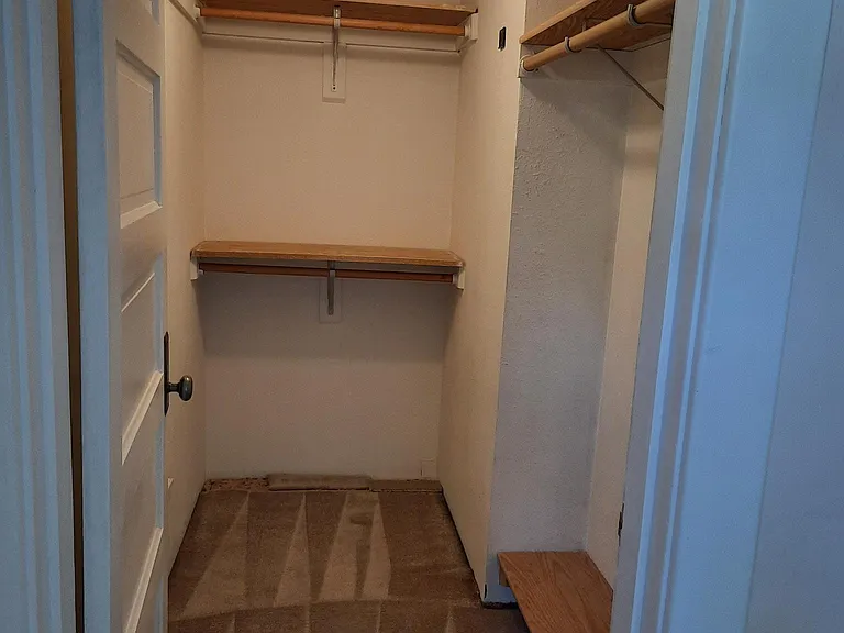 145 S Franklin Ave #B — Photo 7