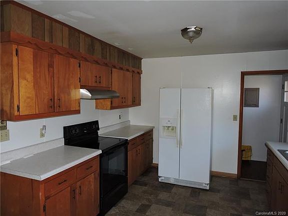 4th image of 158 Bostwick Dr