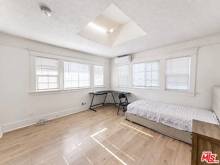1188 W 37th Dr — Photo 1