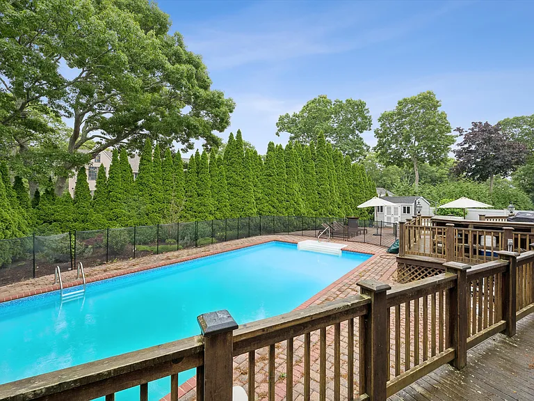 41 Homewood Dr — Photo 16
