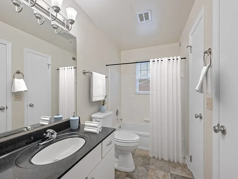 Indian Creek Apartments and Townhomes — Photo 183