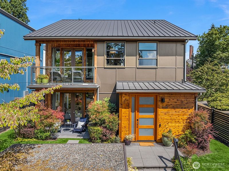4th image of 1620 E Alder Street