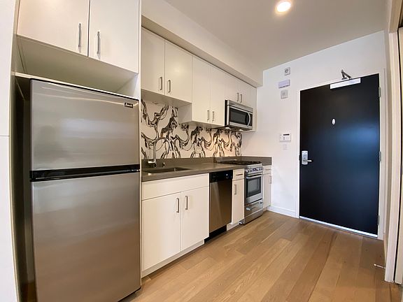 2nd image of 915 Minna St #405