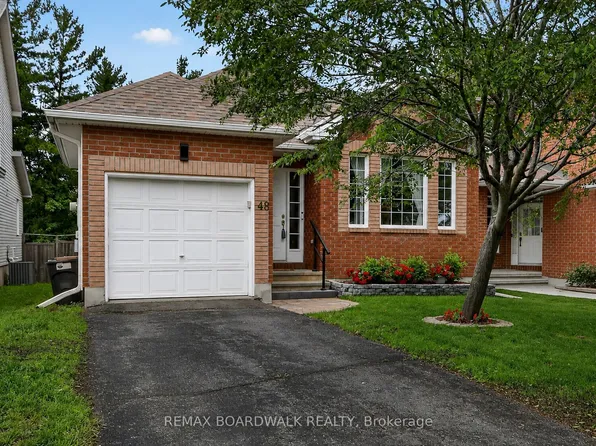 48 Maricona Way, Ottawa, ON K2T 1H2