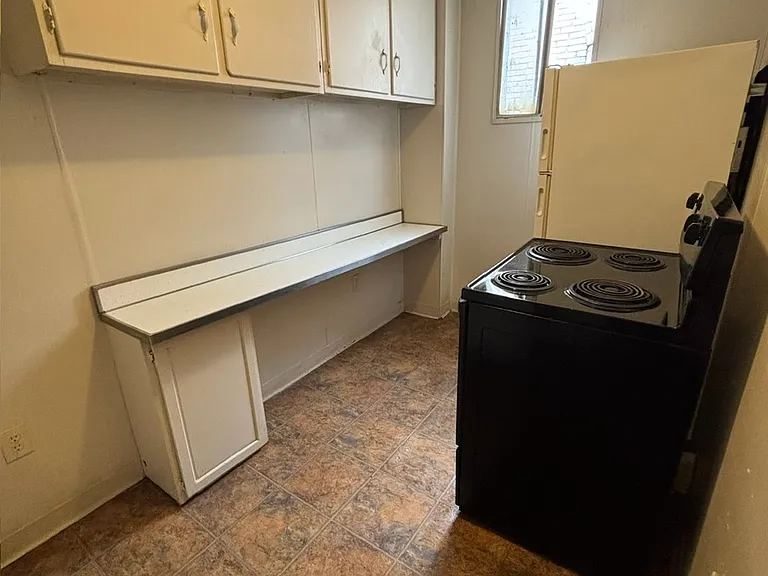 984 Jefferson Ave #6 — Photo 4