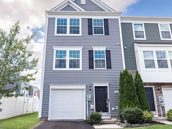 3rd image of 577 Thumper Dr