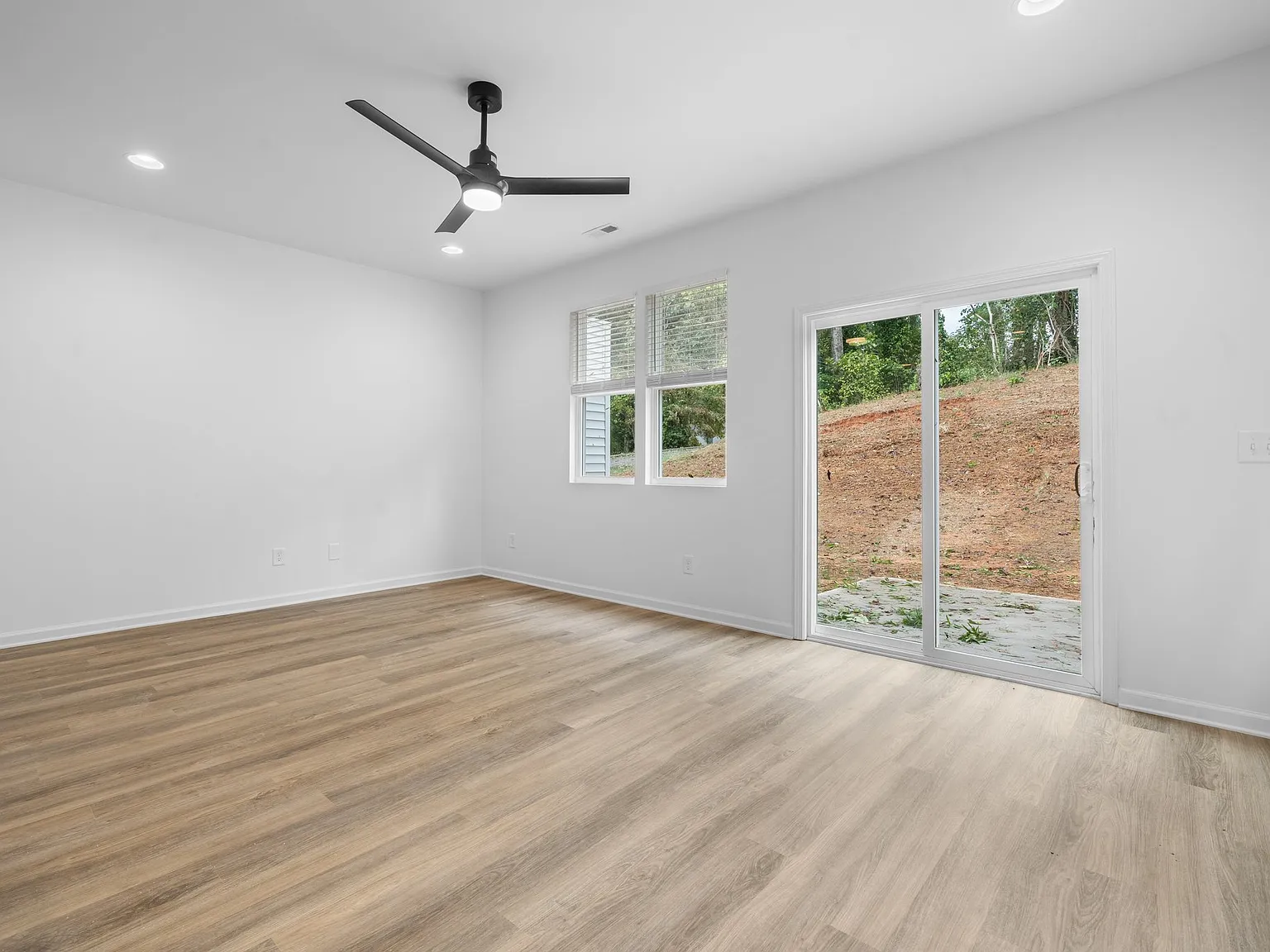 3 bed, 2.5 bath, 1376 sqft, $1,750 — Photo 4
