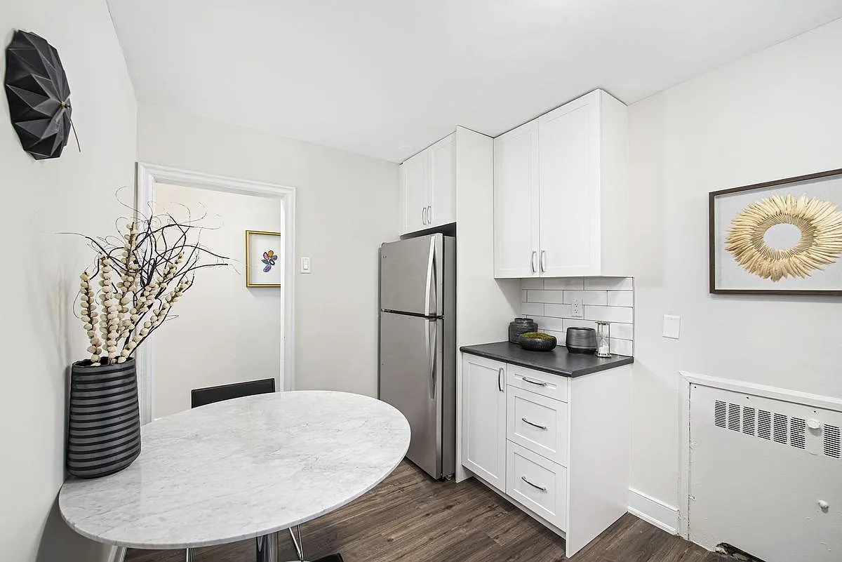 113 Emerald St. S. — Photo 4