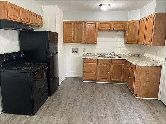 4th image of 7809 E 113th St