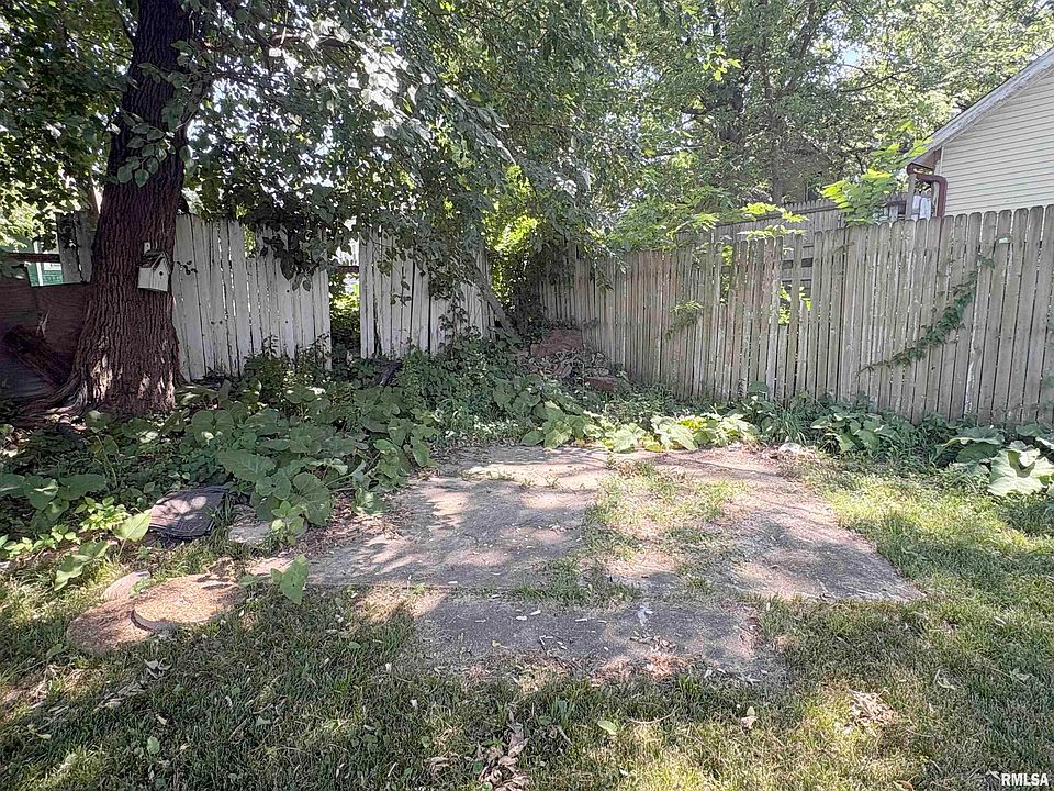 34th image of 114 E Briarwood Ct