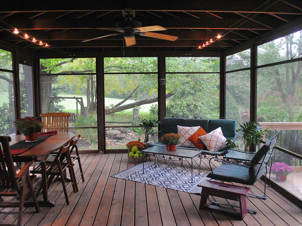 Unwind on redwood porch overlooking equestrian parkland.